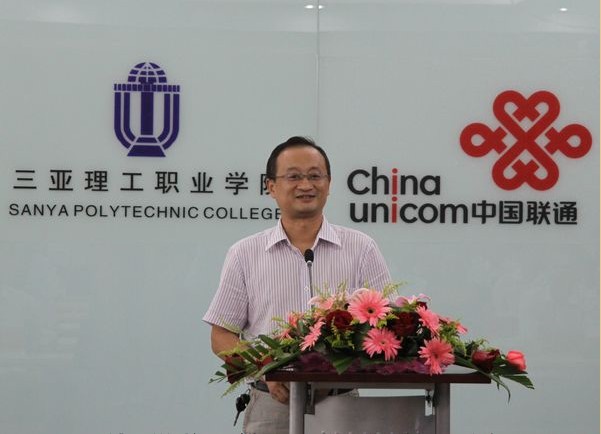 ���������I(y��)�W(xu��)Ժ�hί����ӛ�u�d�����ֺ��s�xʽ������W(xu��)Ժ��У������f(xi��)�h�ĺ����ʾף�R.jpg