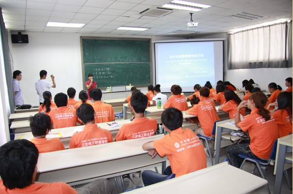 �̎�������������ý�w�n������(g��u)˼�̌W(xu��)�^�����о��v�nˇ�g(sh��)��׷��M�ƱM����Ŭ�����Լ��(y��u)���ÿһ��(ji��)�n��I�o�W(xu��)��.jpg