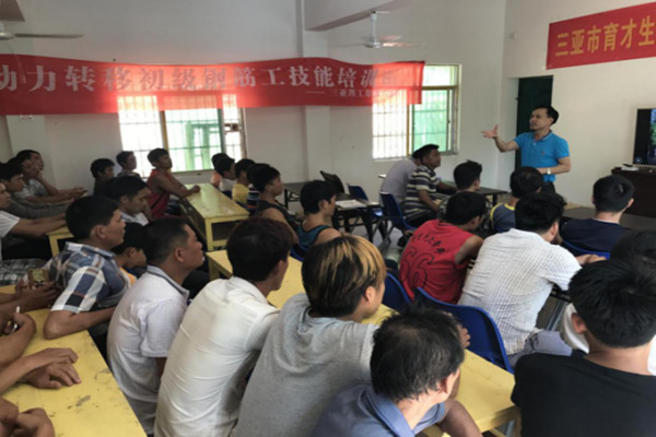 圖片1育才生態(tài)區(qū)創(chuàng)業(yè)就業(yè)辦主任林尤亮在開班儀式上致辭_副本_副本_副本.jpg 圖片1育才生態(tài)區(qū)創(chuàng)業(yè)就業(yè)辦主任林尤亮在開班儀式上致辭_副本_副本_副本.jpg