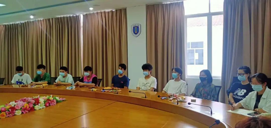 20200824關(guān)心關(guān)愛不停�?真情暖意為學(xué)生——三亞理工職業(yè)學(xué)院各位老師探望暑假留宿同學(xué) (13).jpg 20200824關(guān)心關(guān)愛不停�?真情暖意為學(xué)生——三亞理工職業(yè)學(xué)院各位老師探望暑假留宿同學(xué) (13).jpg