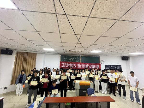 獲獎同學(xué)合照.jpg 獲獎同學(xué)合照.jpg